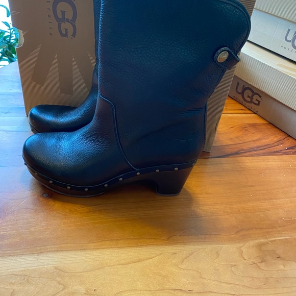 Women Ugg boots - Picture 8 of 9